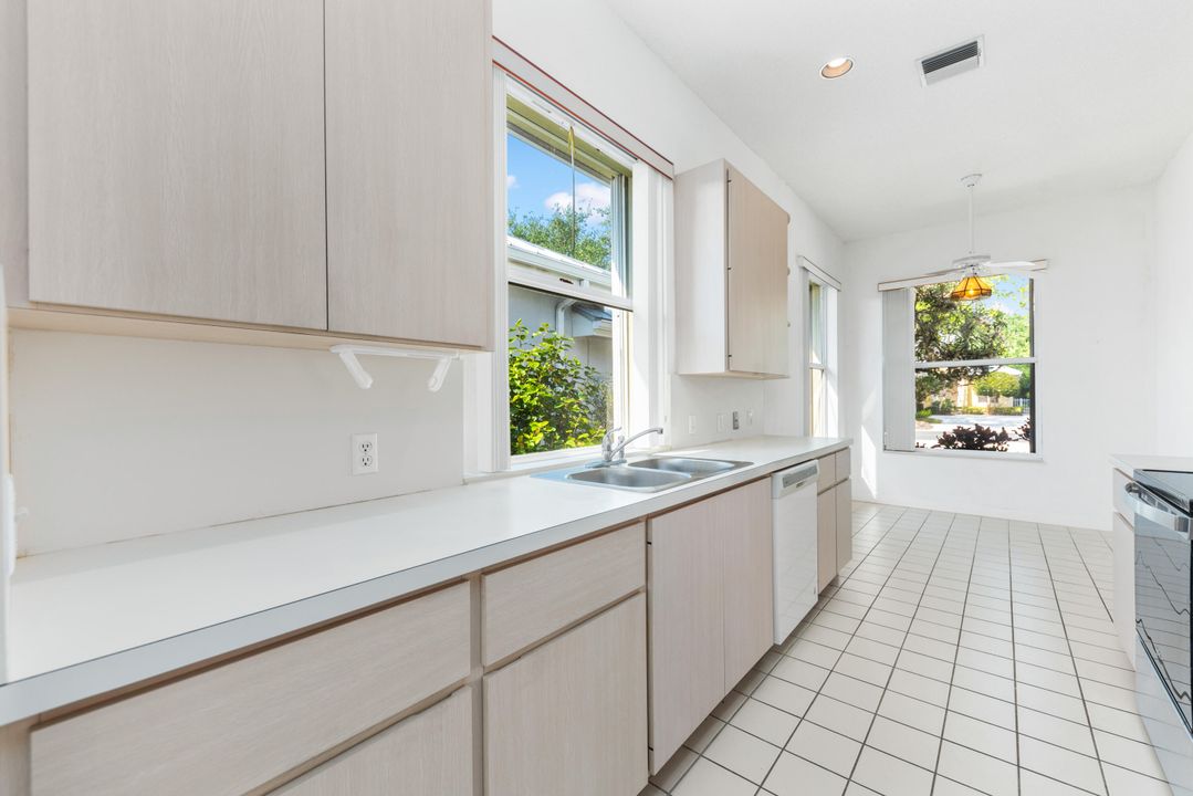 Active With Contract: $445,000 (3 beds, 2 baths, 1952 Square Feet)