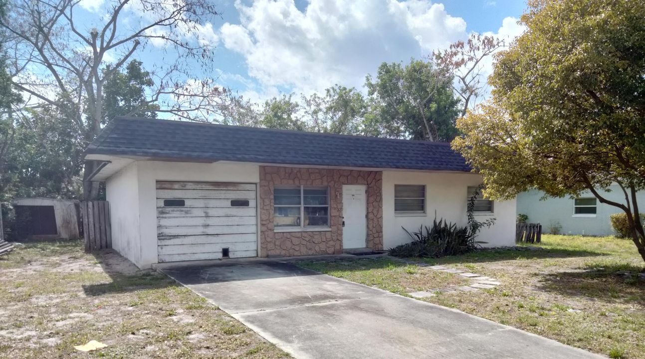 Recently Sold: $225,000 (3 beds, 2 baths, 952 Square Feet)