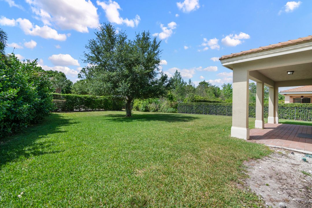 Active With Contract: $542,000 (4 beds, 2 baths, 2076 Square Feet)