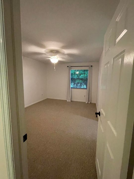 Active With Contract: $2,900 (3 beds, 2 baths, 1466 Square Feet)
