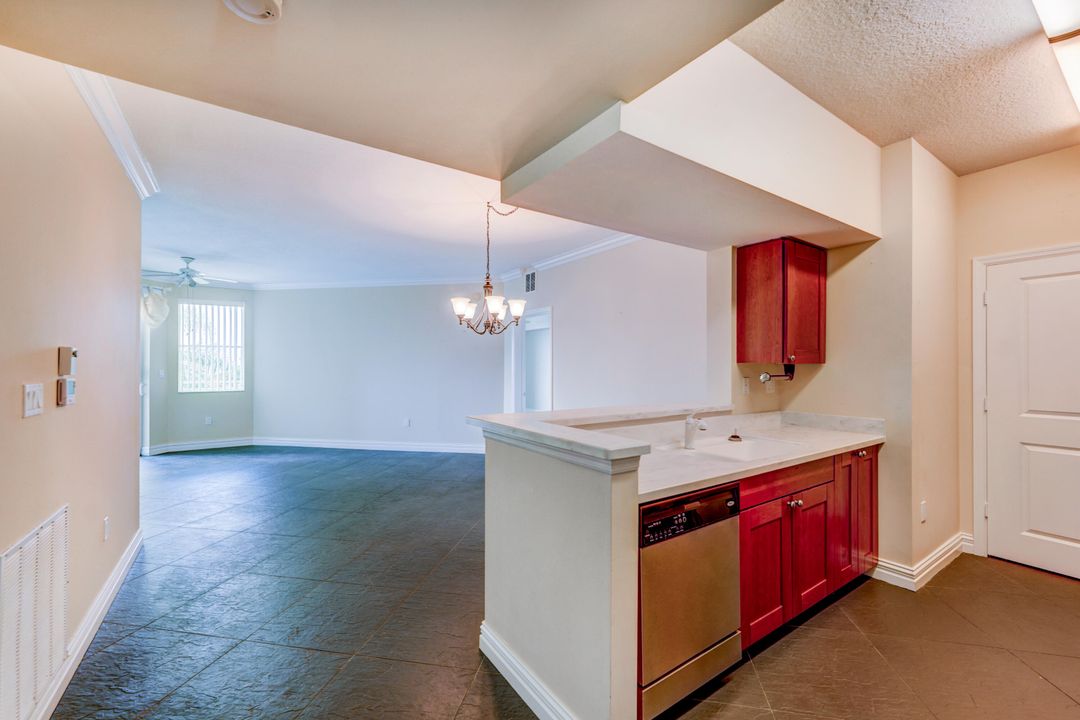 For Sale: $319,999 (2 beds, 2 baths, 1228 Square Feet)