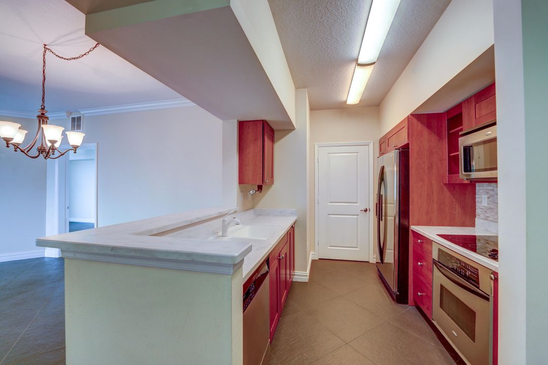 For Sale: $304,000 (2 beds, 2 baths, 1228 Square Feet)