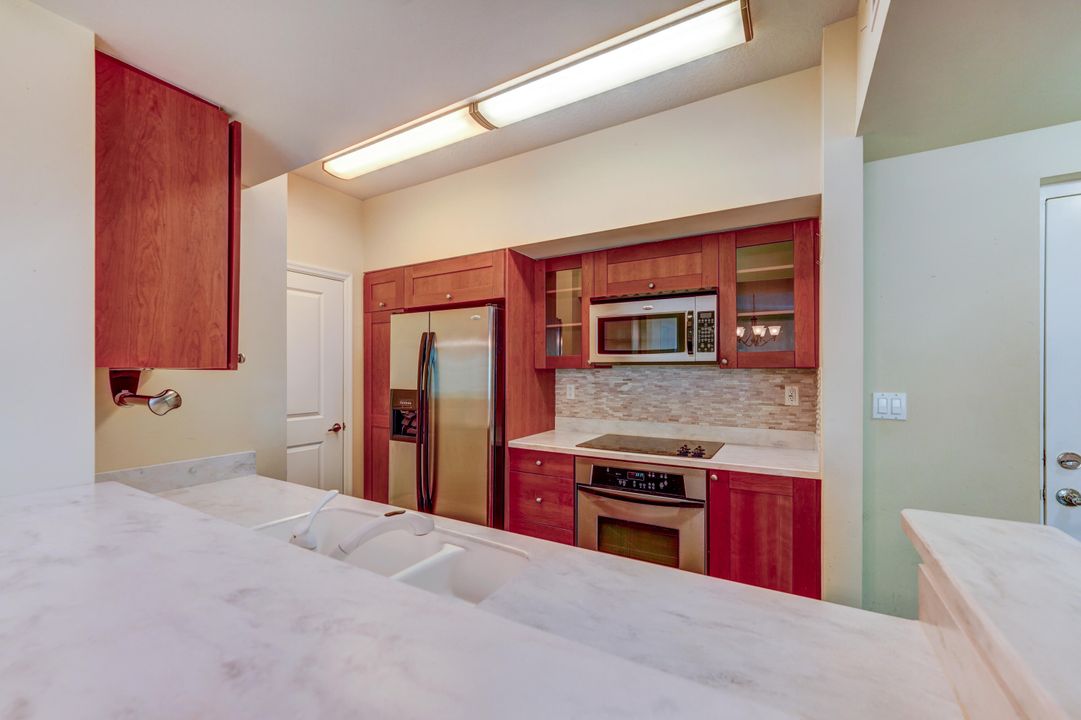 For Sale: $304,000 (2 beds, 2 baths, 1228 Square Feet)