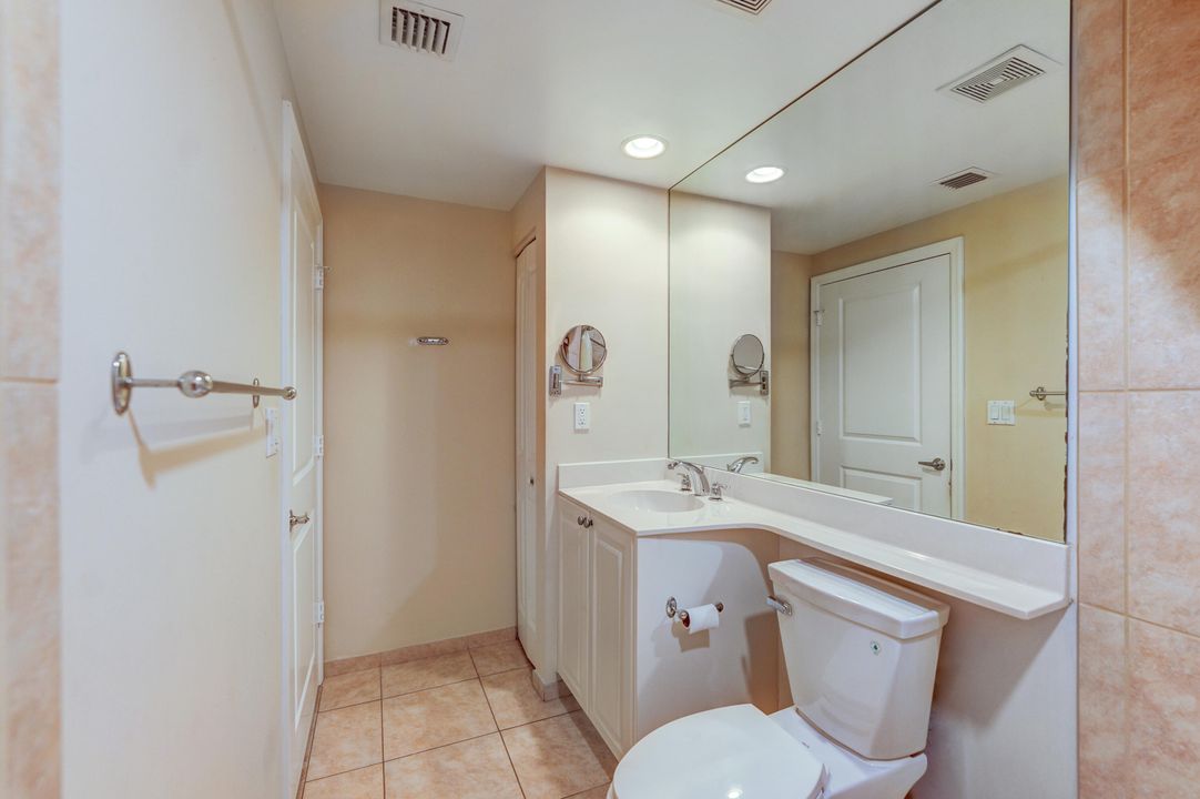 For Sale: $319,999 (2 beds, 2 baths, 1228 Square Feet)