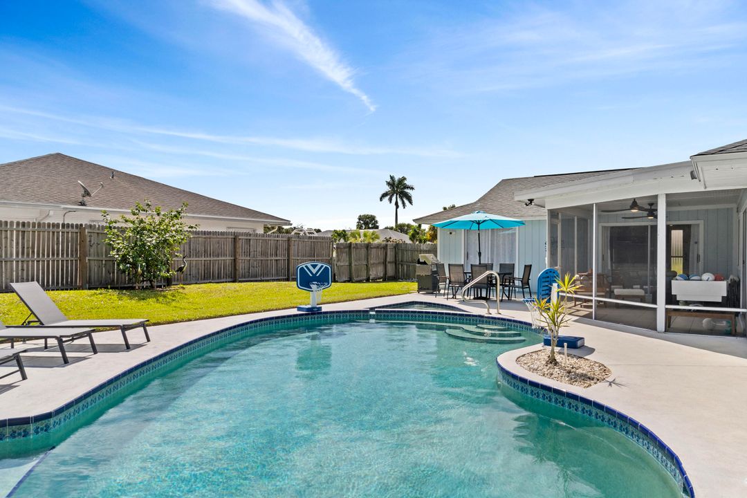 Active With Contract: $515,000 (3 beds, 3 baths, 2088 Square Feet)