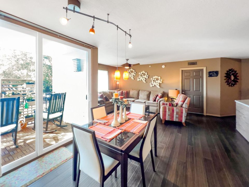 For Sale: $330,000 (3 beds, 2 baths, 1233 Square Feet)