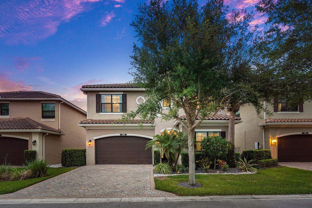 Active With Contract: $939,000 (4 beds, 3 baths, 2656 Square Feet)