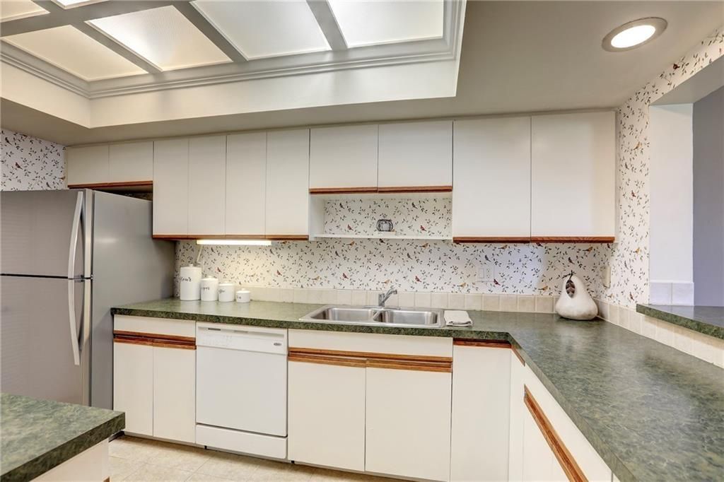 For Sale: $245,000 (2 beds, 2 baths, 1322 Square Feet)