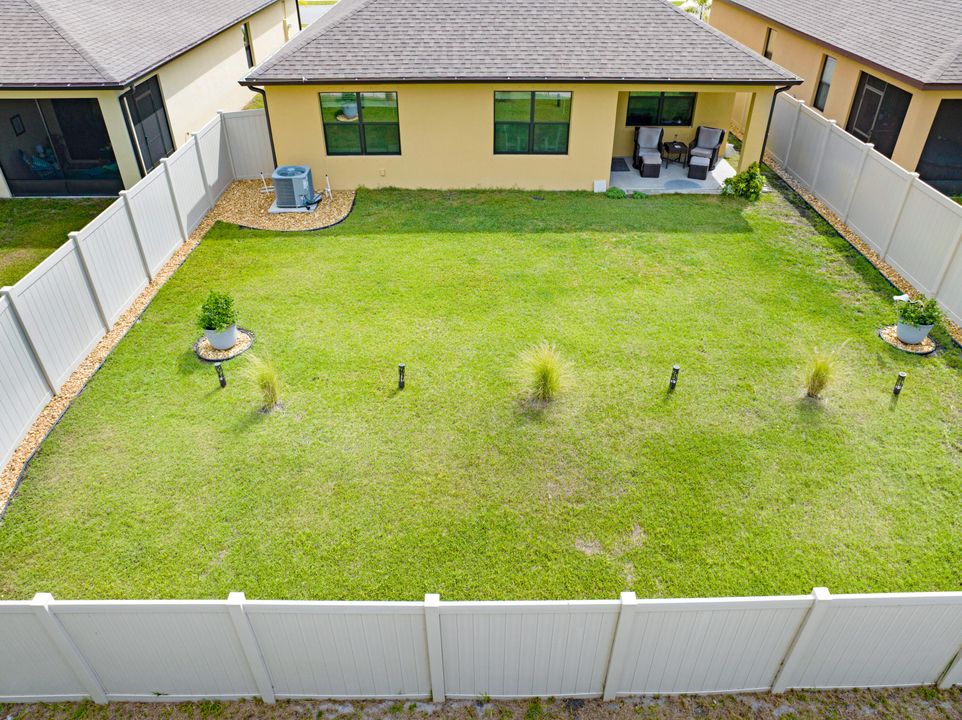 For Sale: $359,900 (3 beds, 2 baths, 1676 Square Feet)