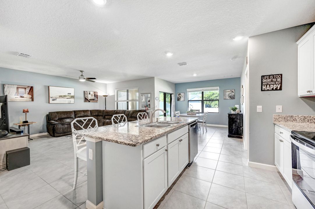 For Sale: $359,900 (3 beds, 2 baths, 1676 Square Feet)