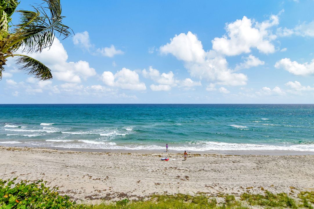 Active With Contract: $2,200,000 (3 beds, 2 baths, 2079 Square Feet)