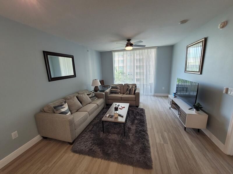 For Sale: $404,000 (1 beds, 1 baths, 782 Square Feet)