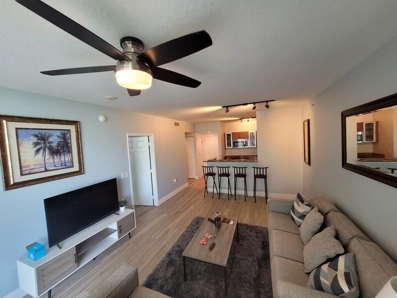 For Sale: $404,000 (1 beds, 1 baths, 782 Square Feet)