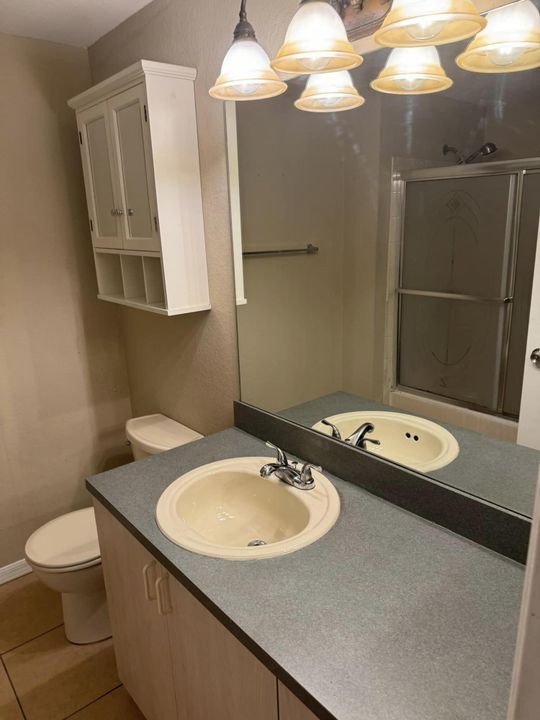 Active With Contract: $185,000 (1 beds, 1 baths, 752 Square Feet)