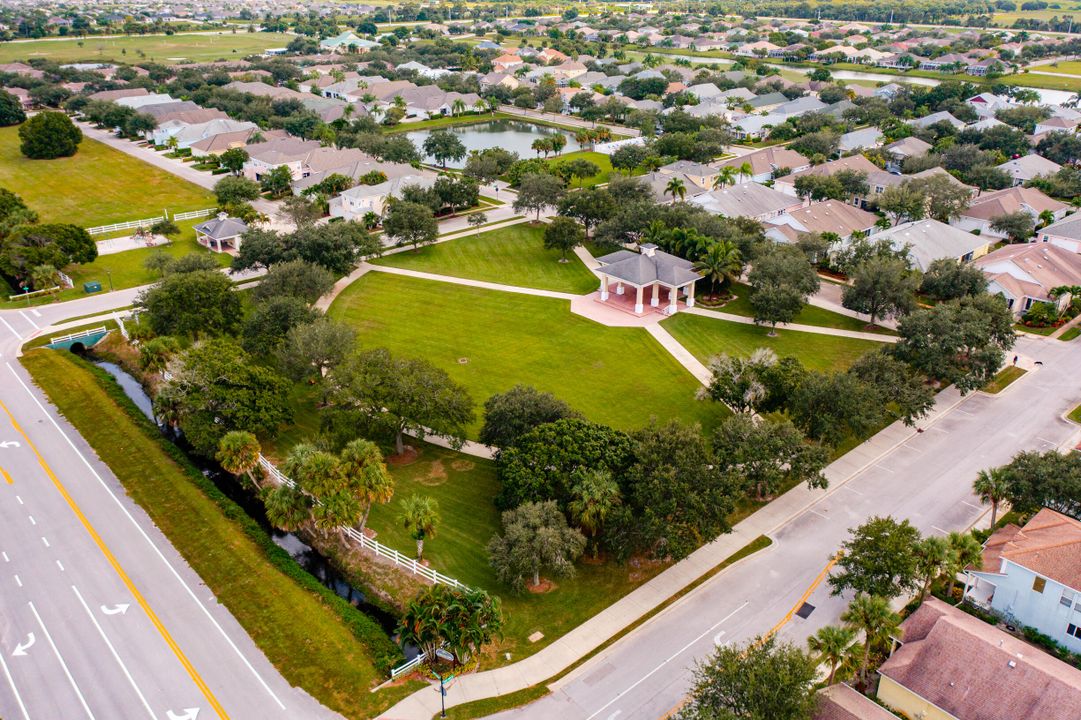 For Sale: $580,000 (4 beds, 2 baths, 2669 Square Feet)