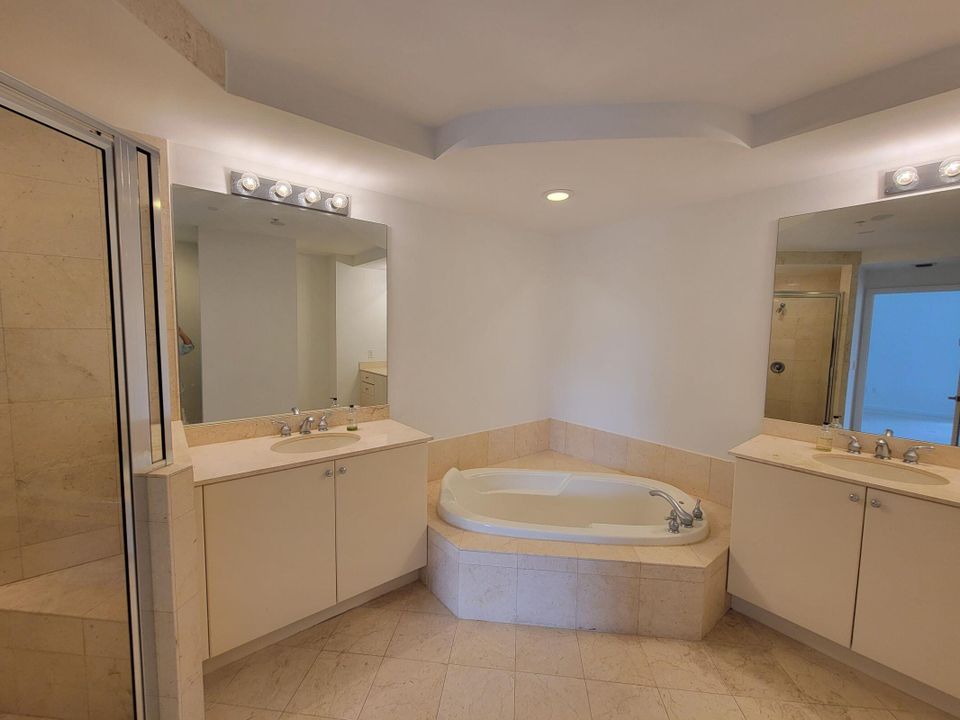 Active With Contract: $3,900 (2 beds, 2 baths, 1475 Square Feet)