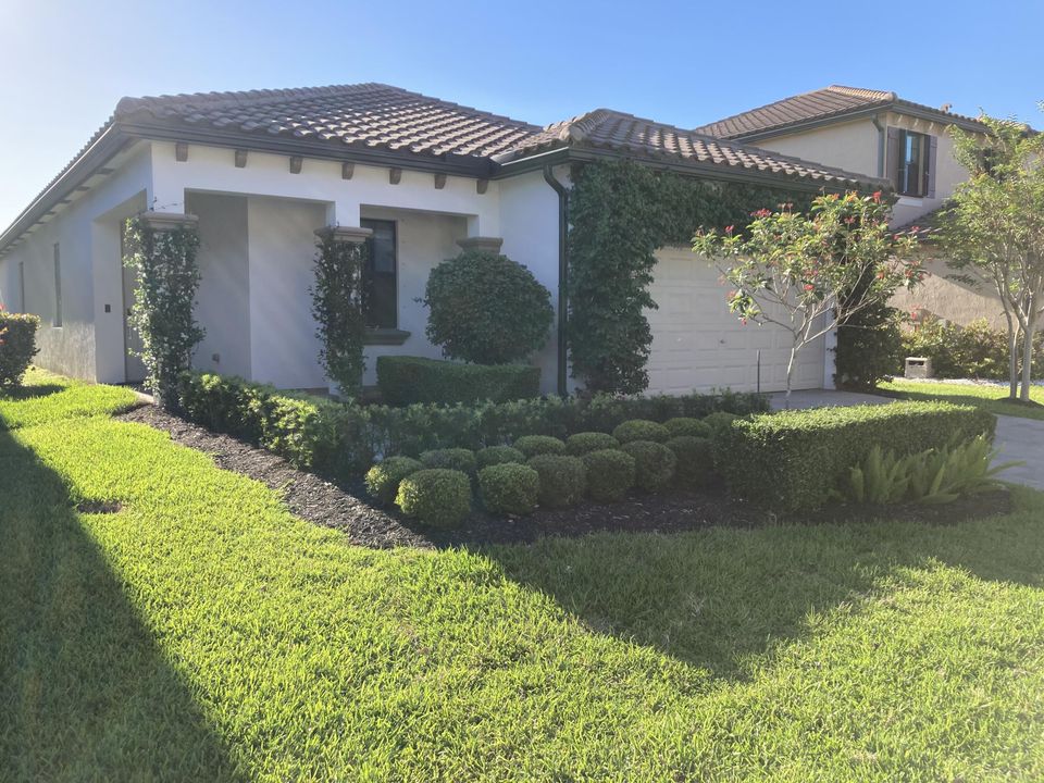Recently Sold: $659,000 (3 beds, 2 baths, 1867 Square Feet)