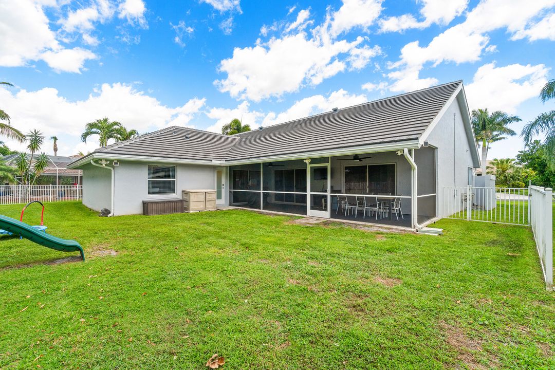 Active With Contract: $700,000 (4 beds, 2 baths, 2467 Square Feet)