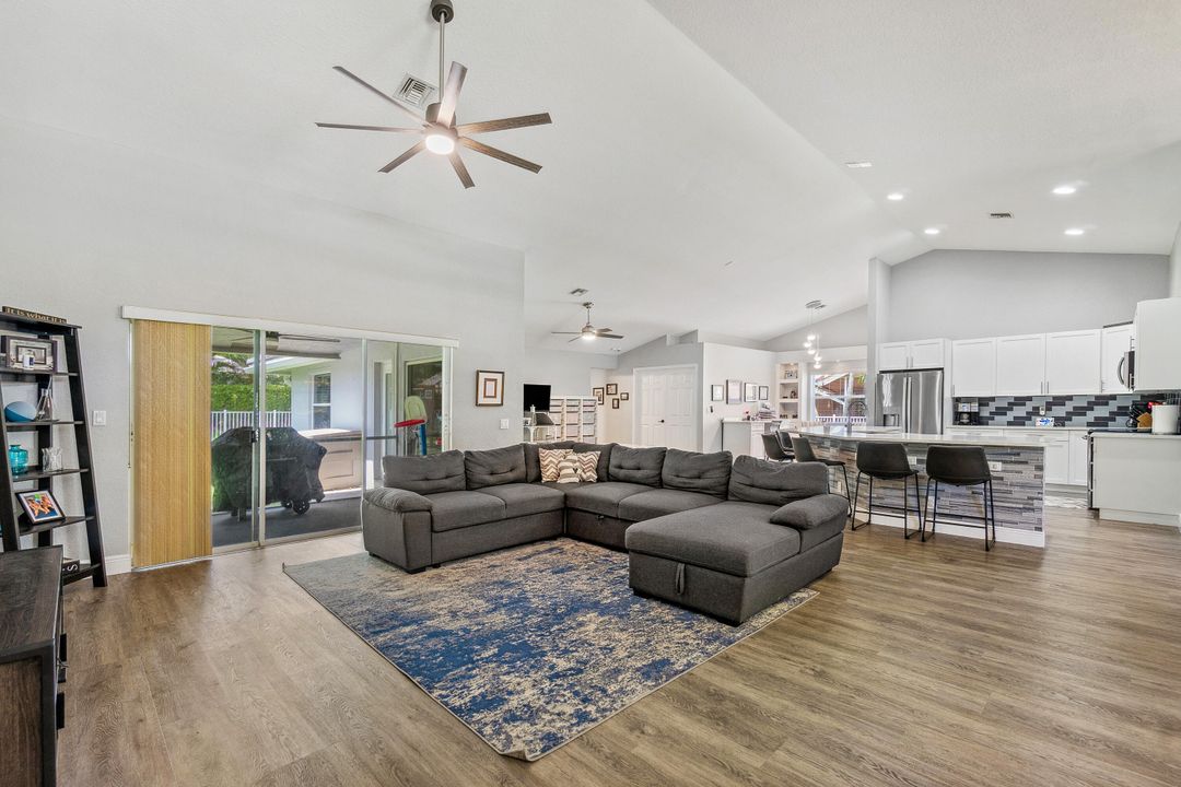 Active With Contract: $700,000 (4 beds, 2 baths, 2467 Square Feet)