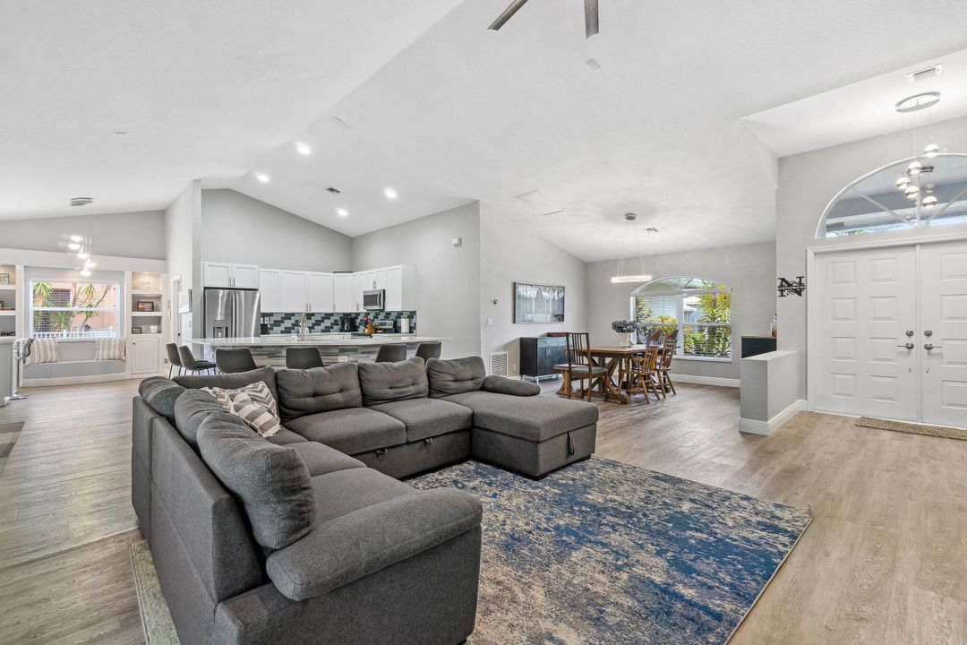 Active With Contract: $700,000 (4 beds, 2 baths, 2467 Square Feet)