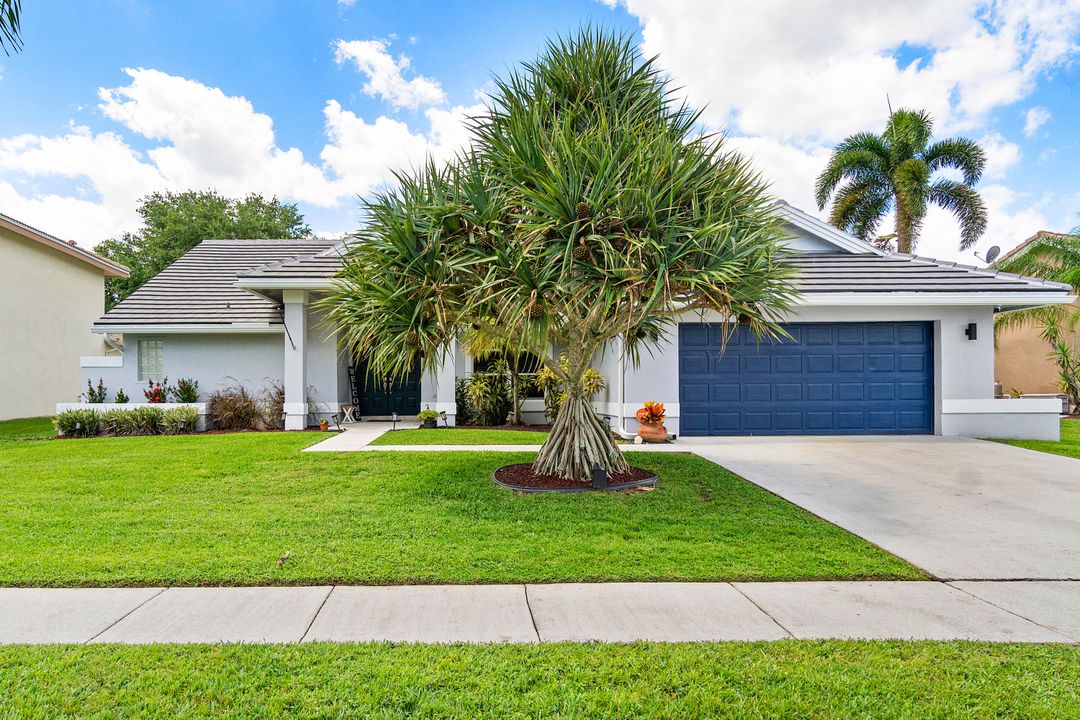 Active With Contract: $700,000 (4 beds, 2 baths, 2467 Square Feet)