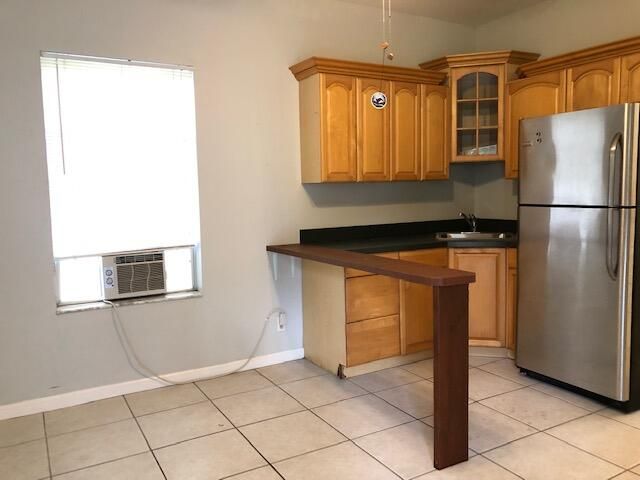 For Rent: $25,000 (4 beds, 3 baths, 3922 Square Feet)