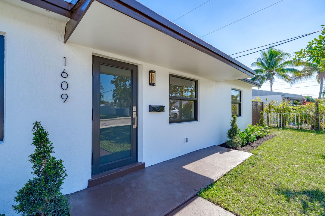 Active With Contract: $3,150 (3 beds, 2 baths, 892 Square Feet)