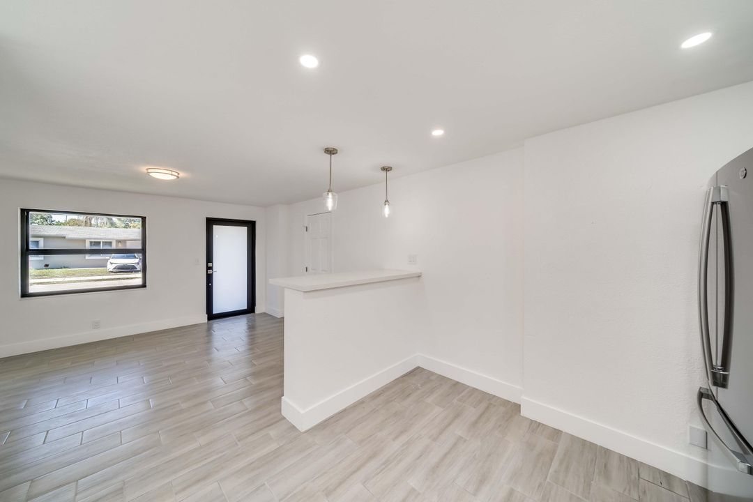 Active With Contract: $3,150 (3 beds, 2 baths, 892 Square Feet)