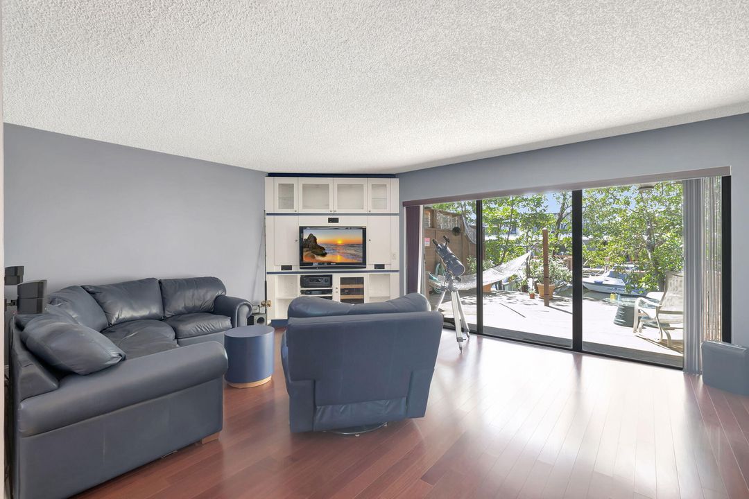 For Sale: $729,000 (2 beds, 2 baths, 1566 Square Feet)