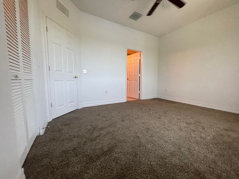 Active With Contract: $2,500 (3 beds, 2 baths, 1607 Square Feet)