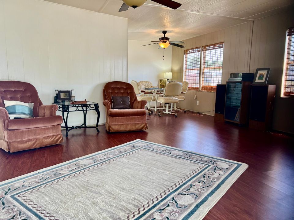 For Sale: $92,000 (2 beds, 2 baths, 1476 Square Feet)