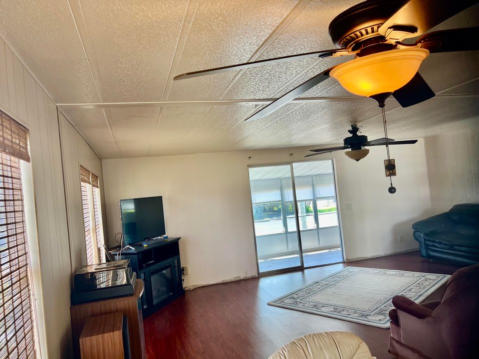 For Sale: $92,000 (2 beds, 2 baths, 1476 Square Feet)