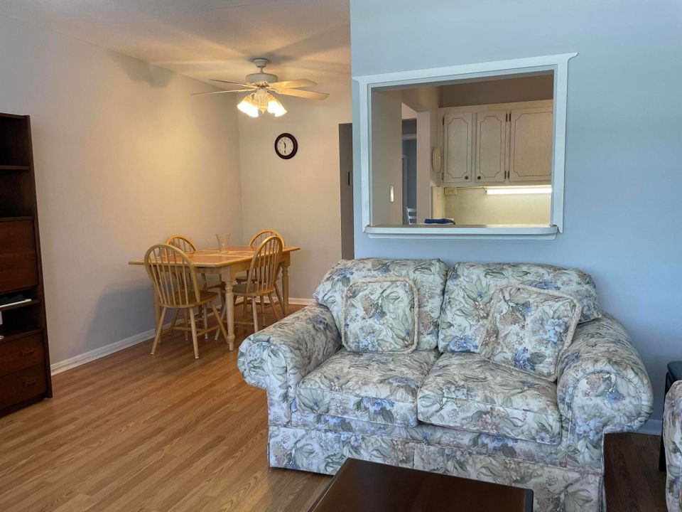 For Sale: $82,500 (1 beds, 1 baths, 702 Square Feet)