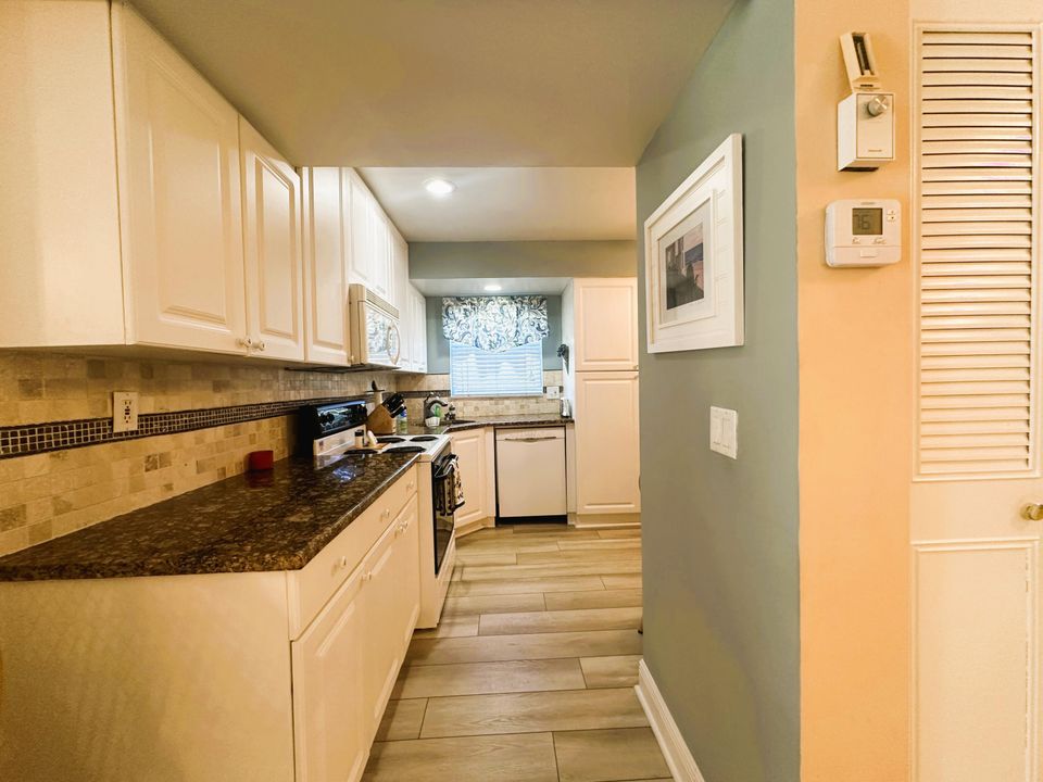 For Sale: $249,000 (2 beds, 2 baths, 1200 Square Feet)