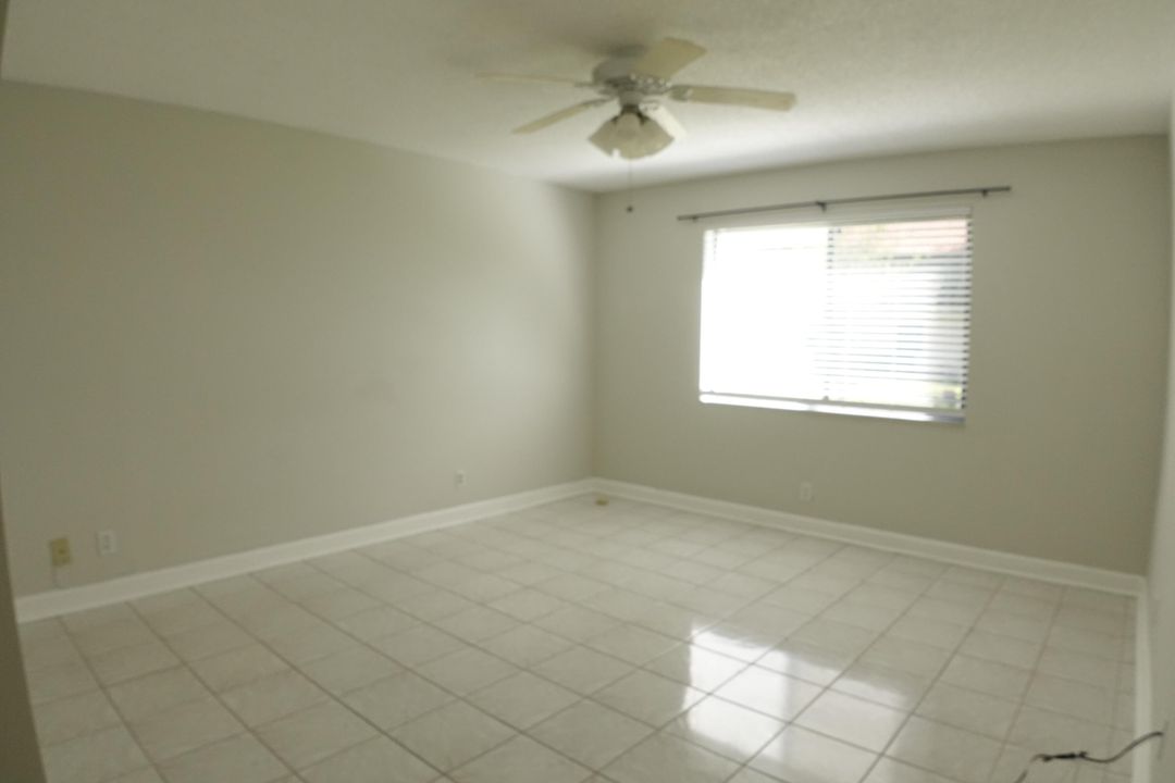 Active With Contract: $2,200 (2 beds, 2 baths, 996 Square Feet)