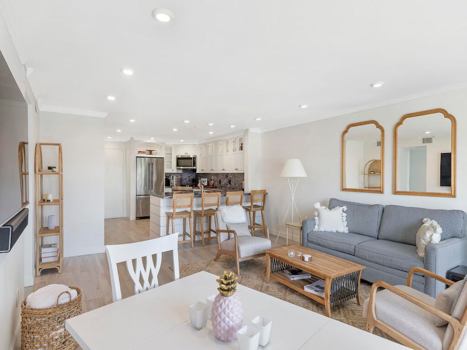 For Sale: $728,000 (2 beds, 2 baths, 1175 Square Feet)