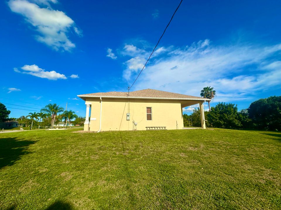 Active With Contract: $639,000 (4 beds, 2 baths, 2393 Square Feet)