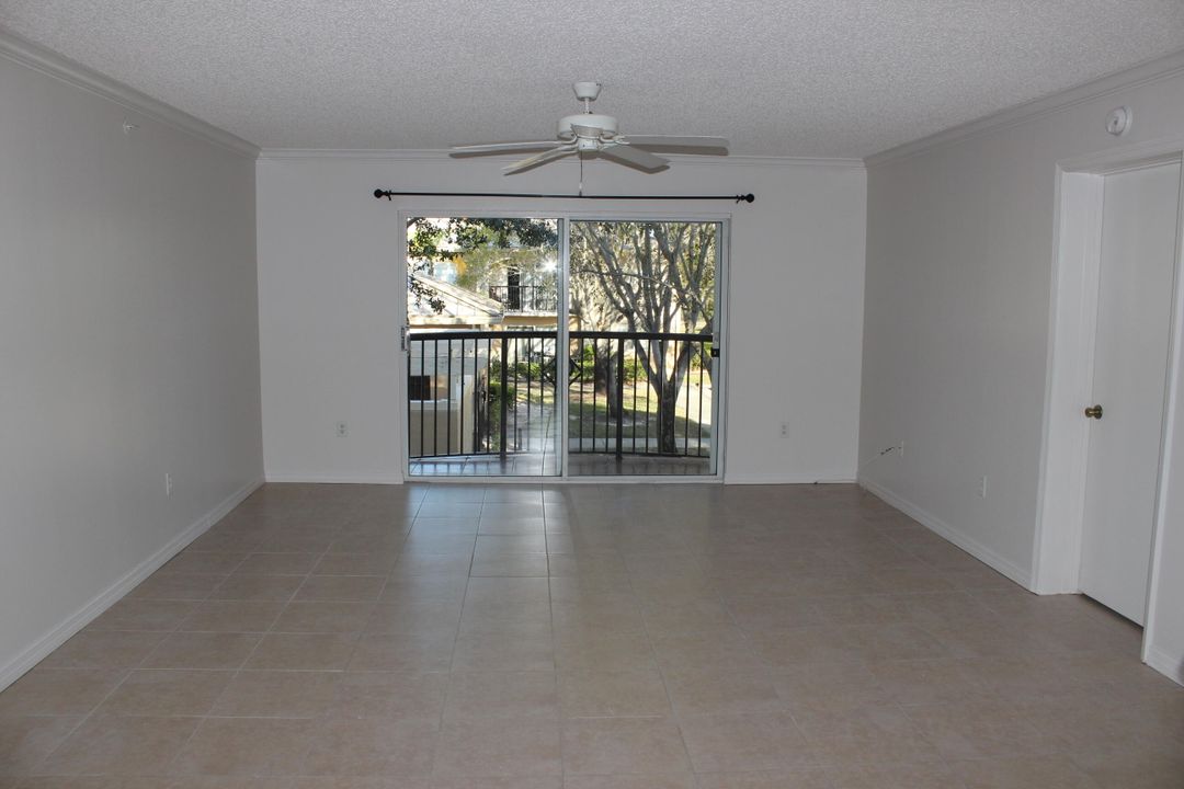 For Sale: $299,750 (2 beds, 2 baths, 1107 Square Feet)
