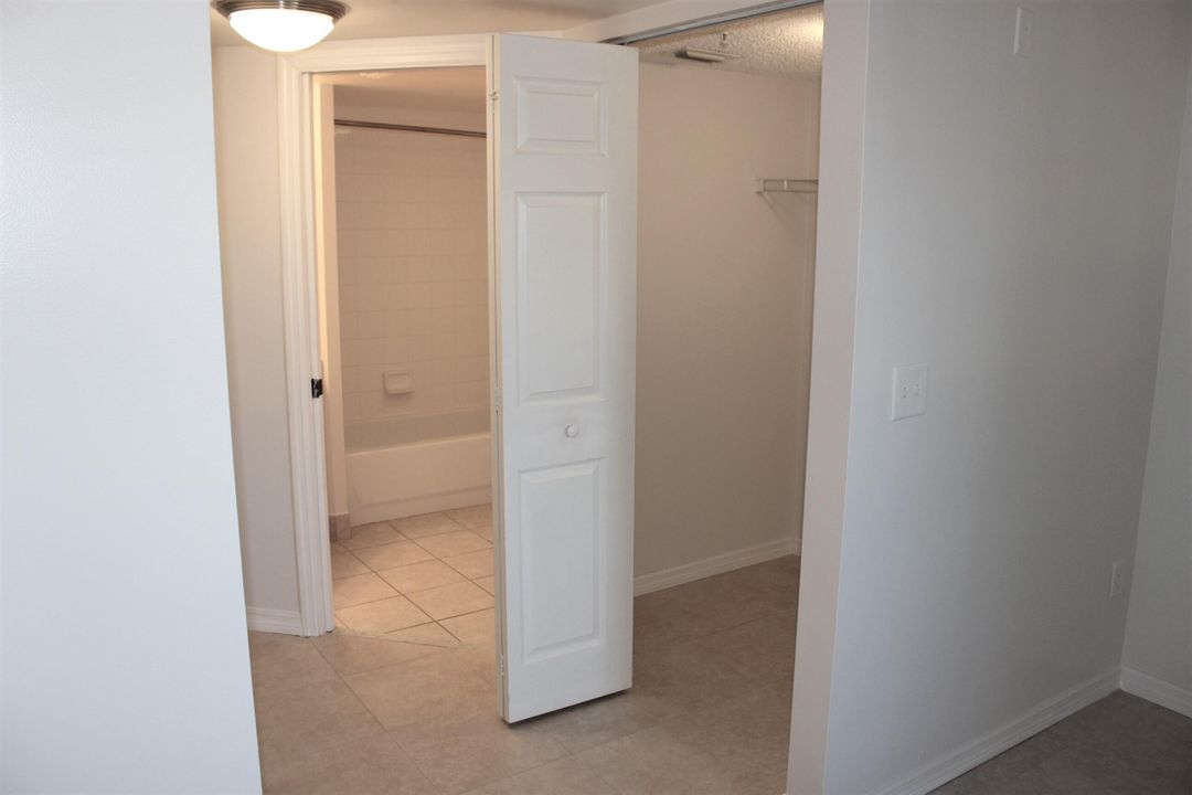 For Sale: $299,750 (2 beds, 2 baths, 1107 Square Feet)