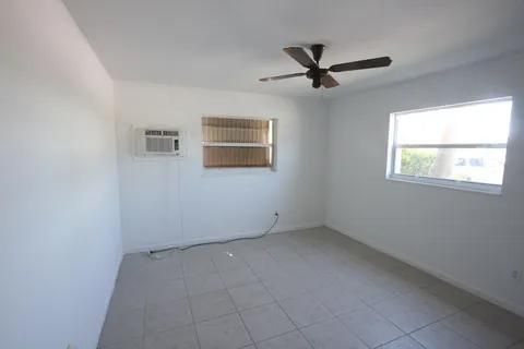 For Sale: $165,000 (2 beds, 1 baths, 840 Square Feet)