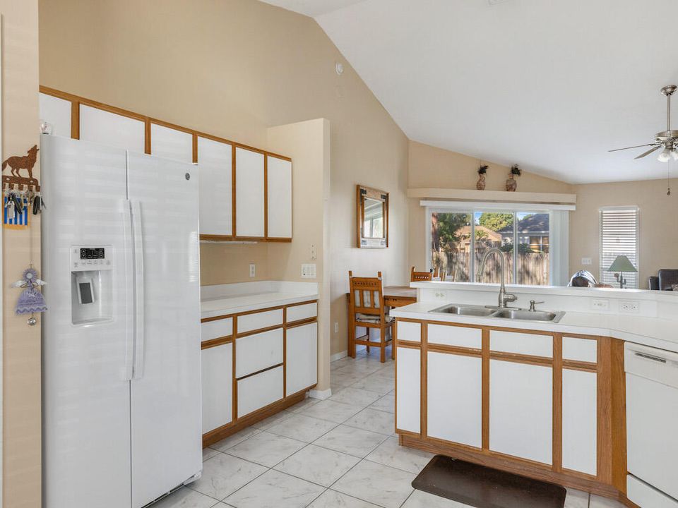 For Sale: $355,000 (3 beds, 2 baths, 1635 Square Feet)