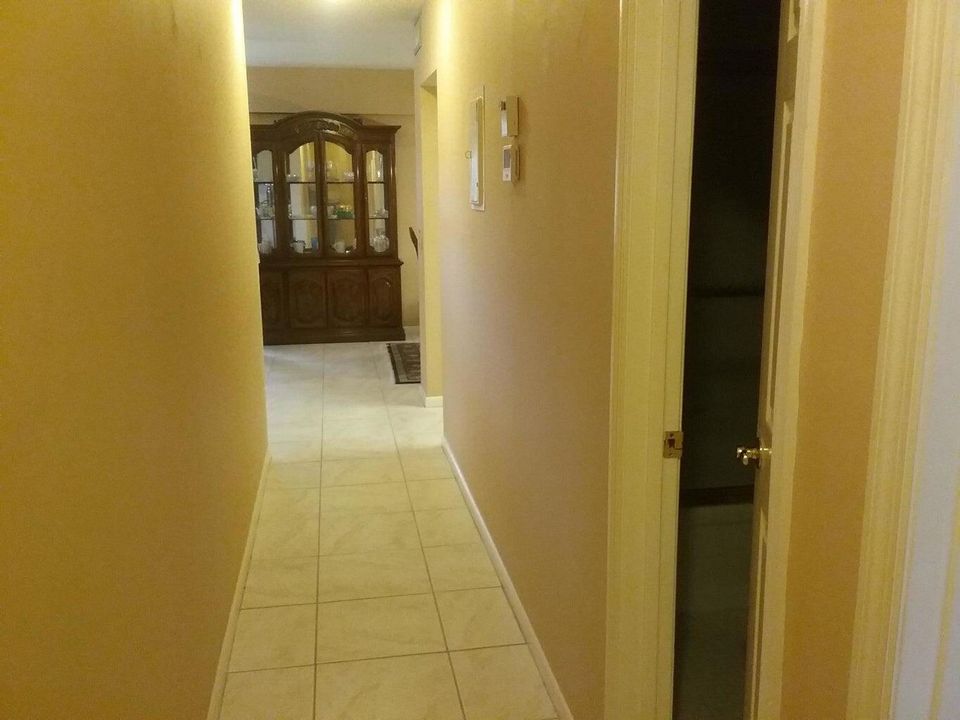 For Sale: $158,800 (1 beds, 1 baths, 810 Square Feet)