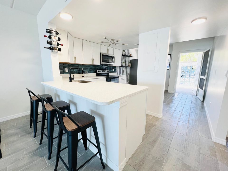 For Sale: $339,500 (2 beds, 2 baths, 1146 Square Feet)