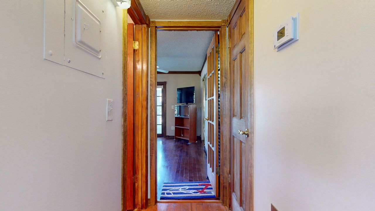 Active With Contract: $140,000 (1 beds, 1 baths, 747 Square Feet)