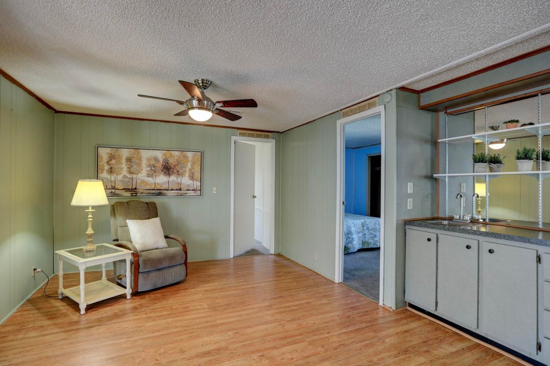 For Sale: $150,000 (2 beds, 2 baths, 1324 Square Feet)