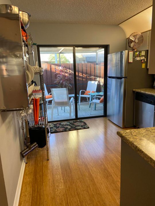 For Rent: $3,500 (2 beds, 2 baths, 1026 Square Feet)