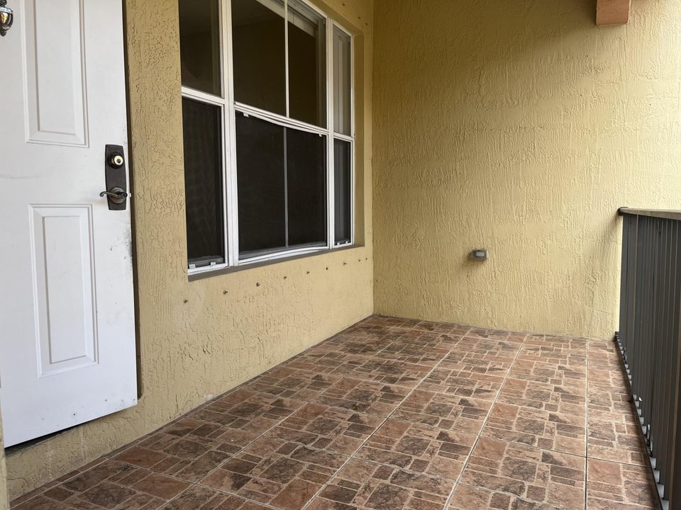 For Rent: $2,200 (3 beds, 2 baths, 1267 Square Feet)