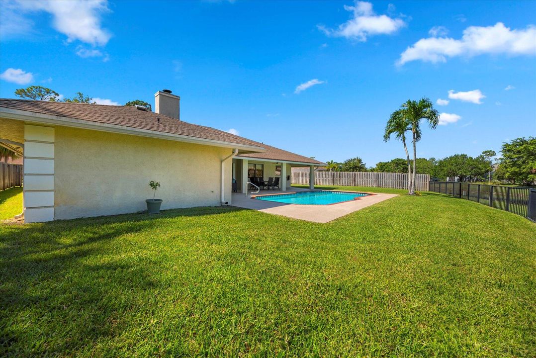 Active With Contract: $699,999 (4 beds, 2 baths, 2462 Square Feet)