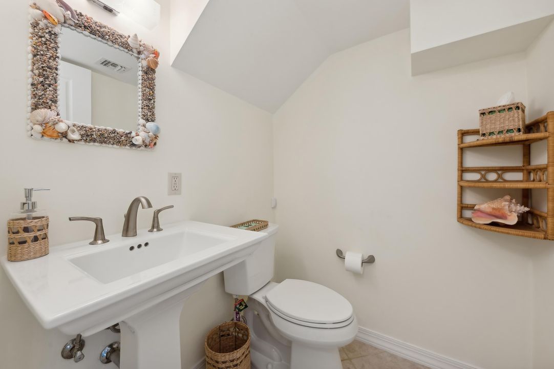 Active With Contract: $824,900 (2 beds, 1 baths, 1366 Square Feet)