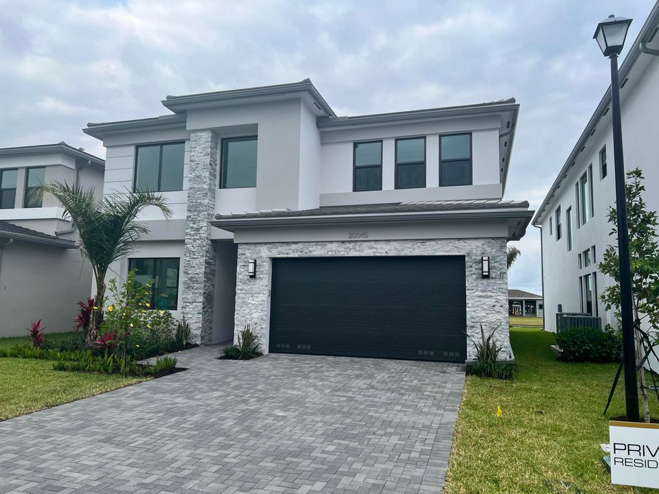 Recently Sold: $1,570,430 (4 beds, 4 baths, 3249 Square Feet)
